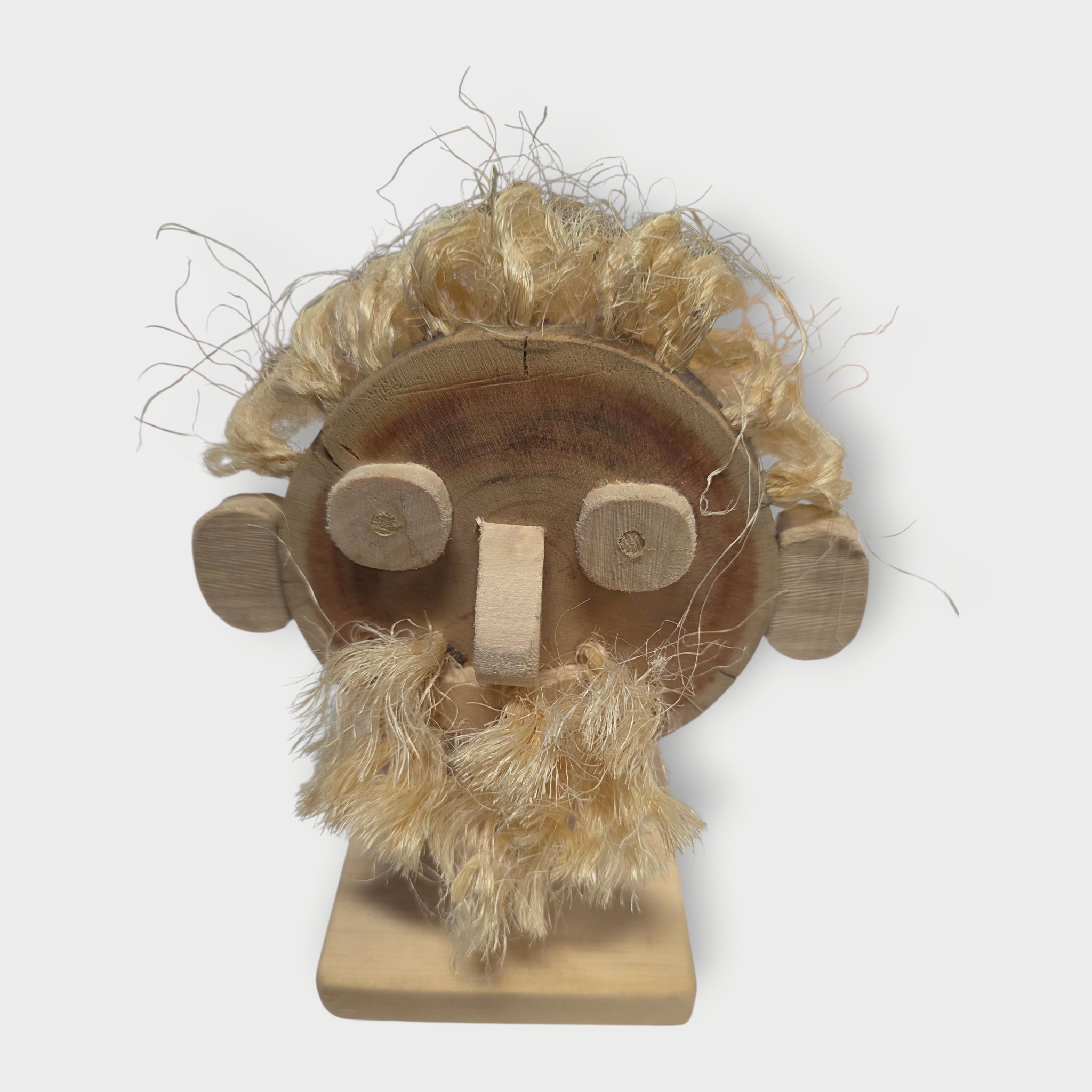 KorpiOskari- näköispatsaat, yksi naama monta tulkintaa